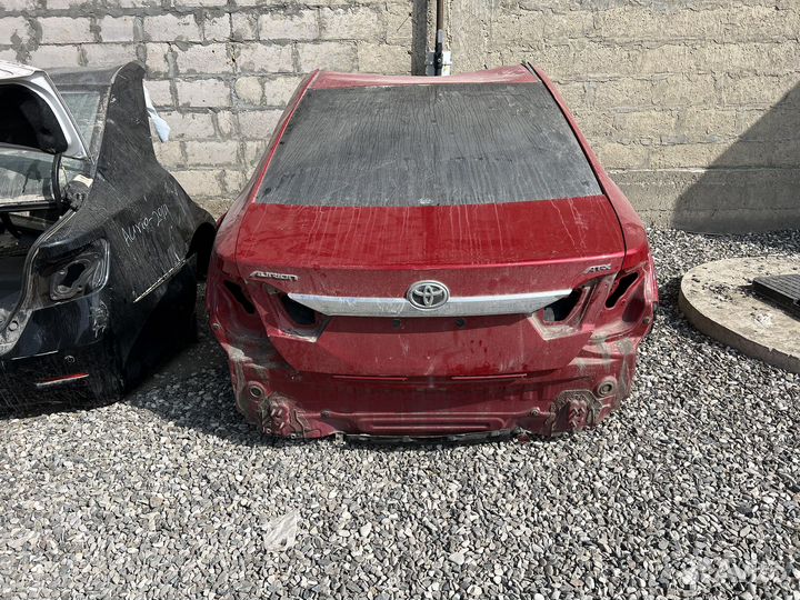 Красная задняя часть Toyota camry v55