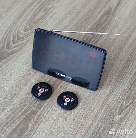 Табло отображения вызова на русском, кнопка вызова