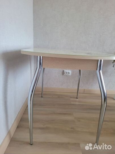 Кухонный стол и стулья