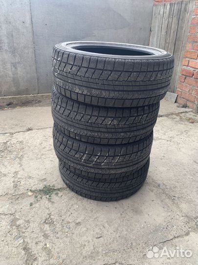 Bridgestone Blizzak VRX 245/45 R19