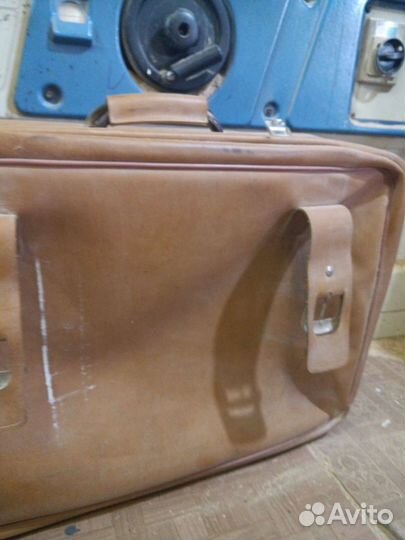Кожаный чемодан СССР на колесах