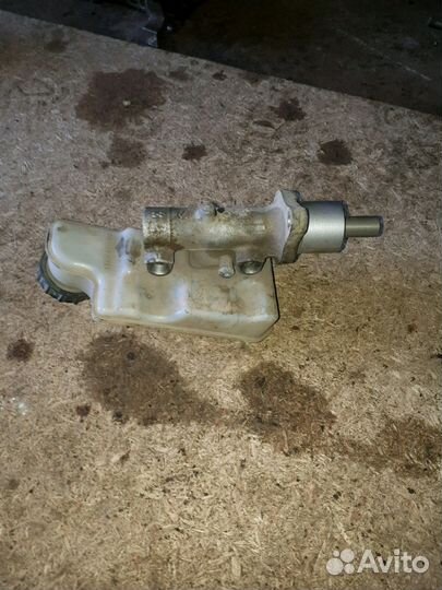 Главный тормозной цилиндр Ford Focus 2