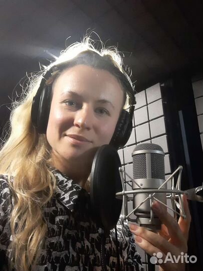 Актриса дубляжа, диктор