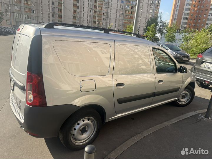 Водитель на личном грузовом автомобили Лада Ларгус