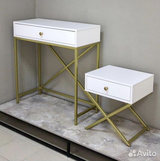 Консоль парикмахера, визажиста