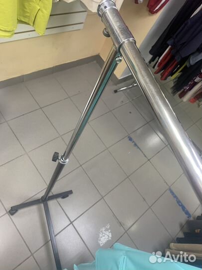 Вешалка для одежды напольная металлическая