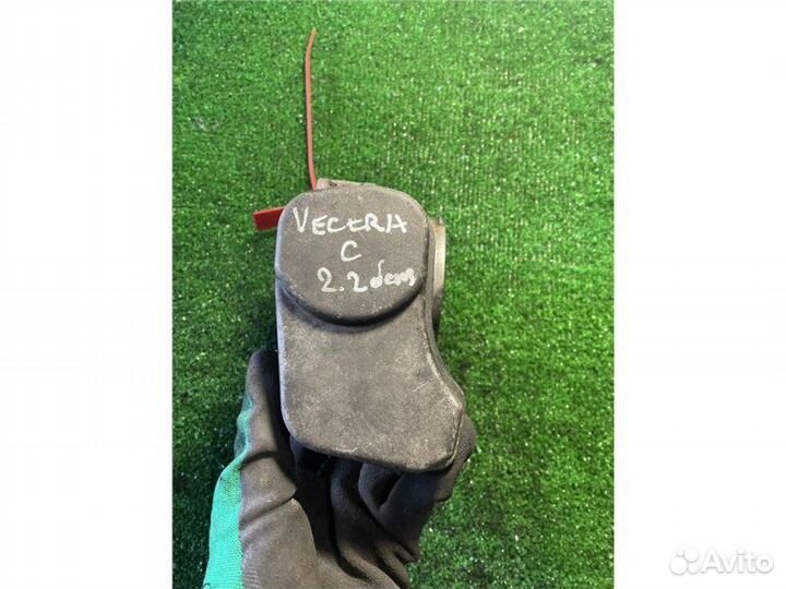 Заслонка дроссельная Opel Astra 2001