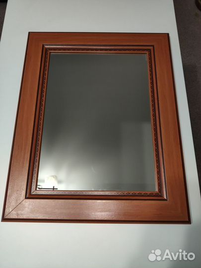 Зеркало настенное в рамке