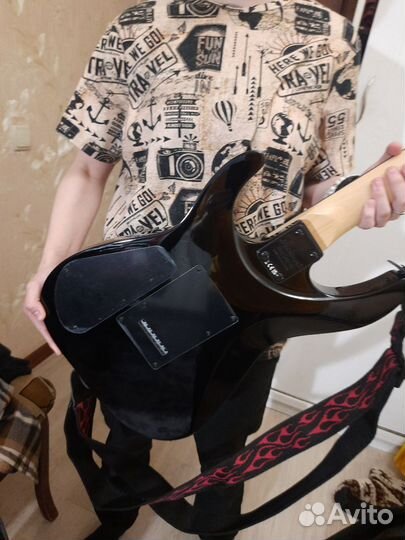 Электрогитара с комбоусилителем