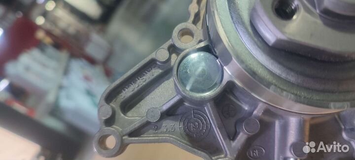 Помпа водяная Audi OE 06E121018H