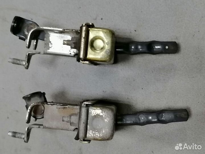 Ограничитель двери Chrysler Concorde 1998-2004