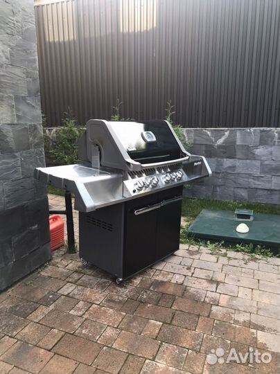 Газовый гриль Napoleon Prestige Black