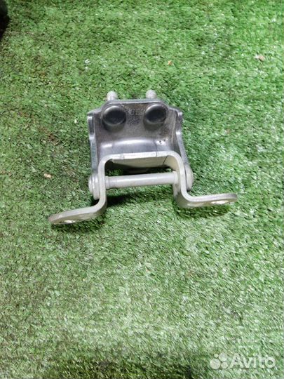 Петля двери задняя правая Geely Emgrand EC7