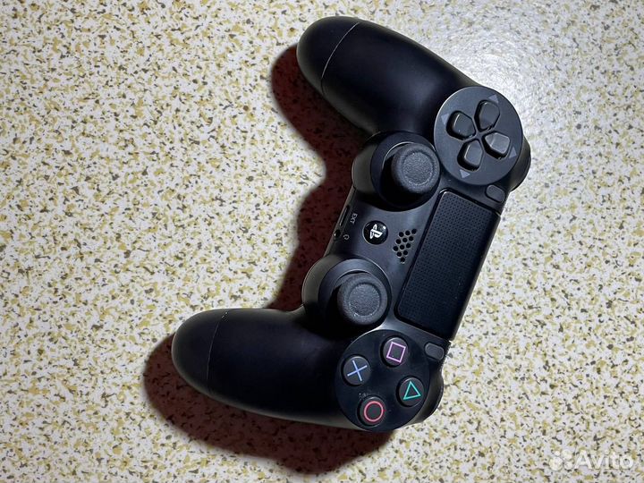 Геймпад Sony DualShock 4