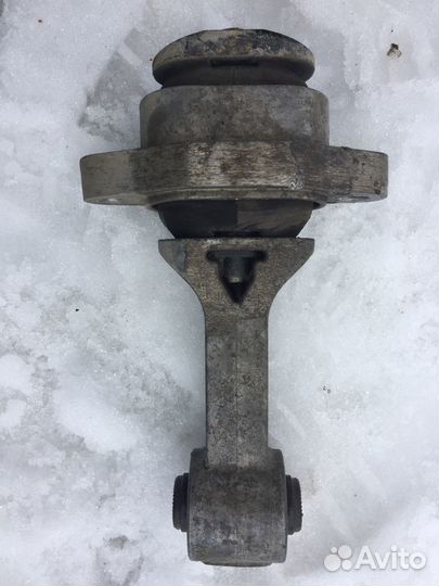 Опора двс задняя на Hyundai Solaris 2013