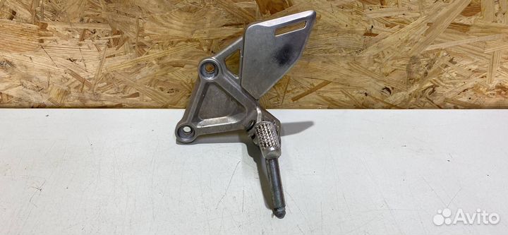 Кронштейн подножки (подножка) лев. Honda CBR650R