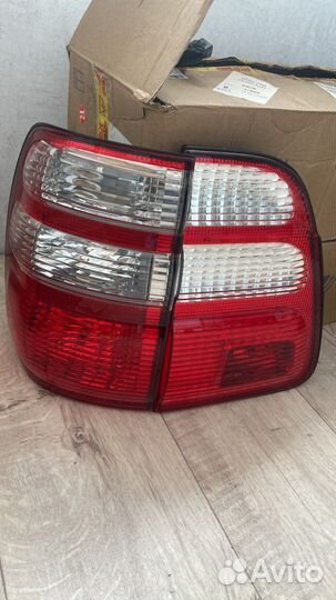 Фары на Toyota Land Cruiser 100 рейстайлинг 2