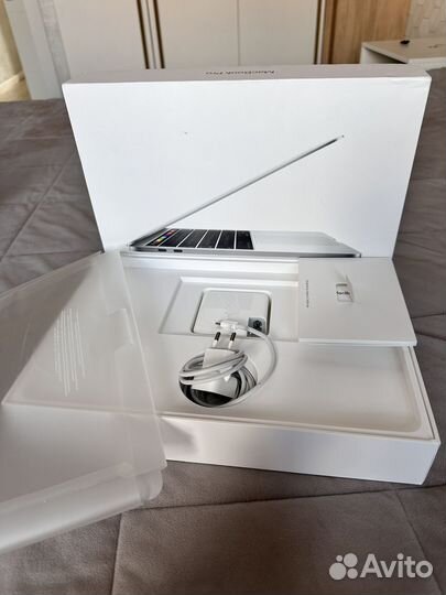 Macbook pro 13 2019 touch bar