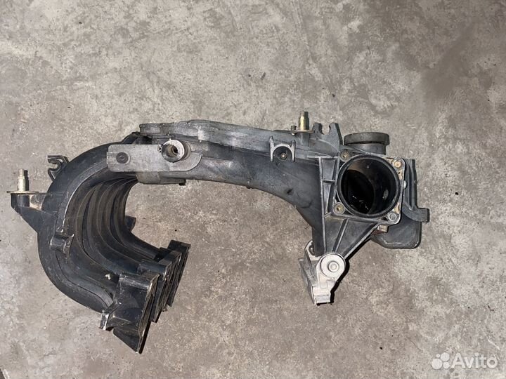 Коллектор впускной Golf 1.6л 8кл