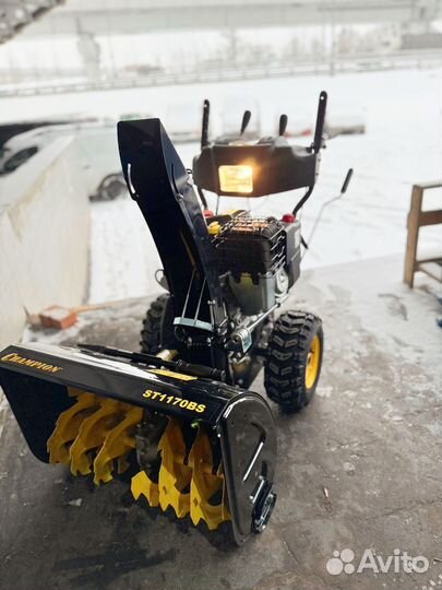 Колесный снегоуборщик Champion ST1170BS