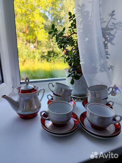 Фарфоровый чайный сервиз