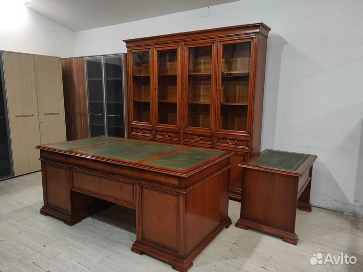 Кабинет руководителя (4 предмета) шпон/кожа б/у