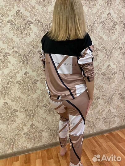 Красивый костюм женский