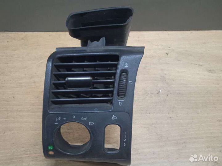 Дефлектор обдува левый Mercedes w210 мерседес 210