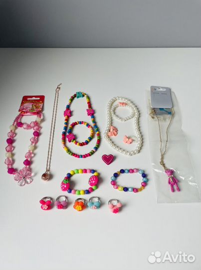 Детская бижутерия пакетом браслеты, кольца, бусы