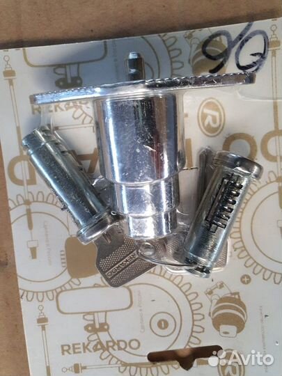 Личинки замков Ваз