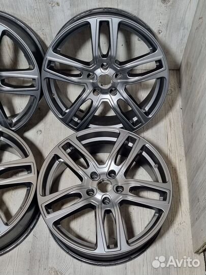R18 5/114.3 диски на Кроссовер ET38 D67.1