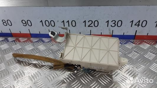 Блок предохранителей toyota RAV 4 ZCA2 (4BR10M101)