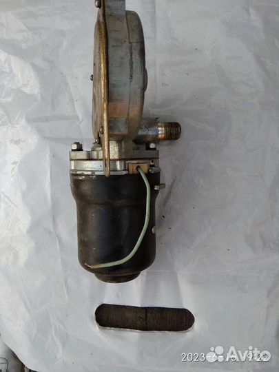 Моторчик стеклоочистителя 12 в