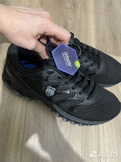 Кроссовки женские 38 размер новые