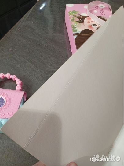 Книжки и украшения для девочек