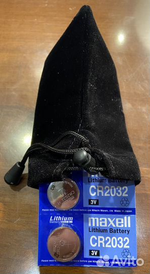 Батарейки CR2032 две штуки и подарок Ионный массаж
