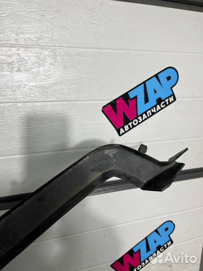 Молдинг переднего бампера Dodge Ram 5 DT 2019