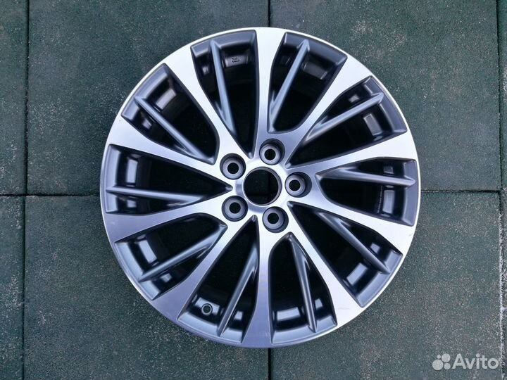 Диск R 18 Lexus. 1 штука