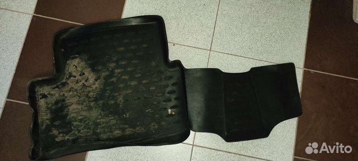 Резиновый коврик на chevrolet cruze