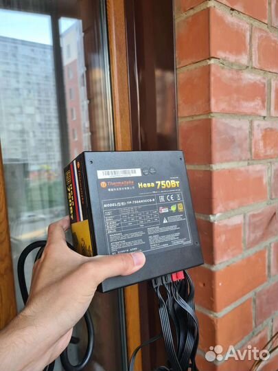 Блок питания Thermaltake нева 750W