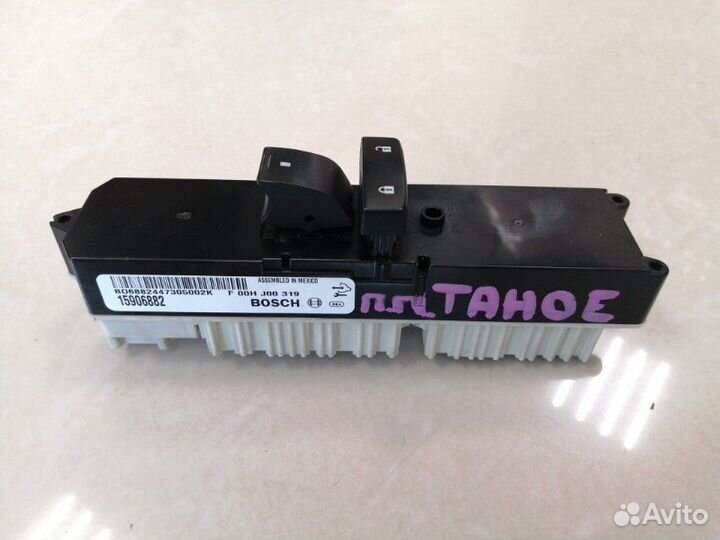 Кнопка стеклоподъемника Chevrolet Tahoe GMT900 LY5