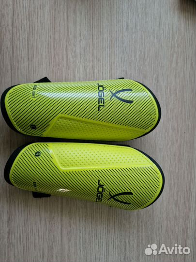 Футбольные щитки