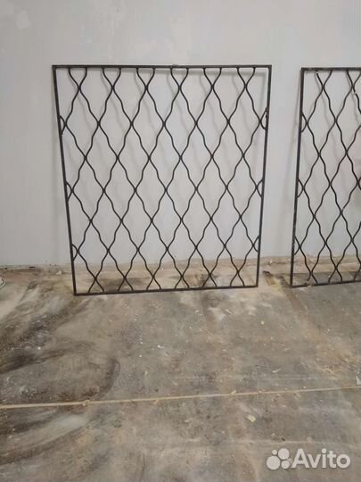 Решетка на окно металлическая