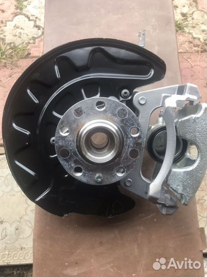 Кулак поворотный в сборе на VW tiguan 1.4