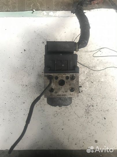 Блок abs передний Nissan Tino HV10 SR20DE