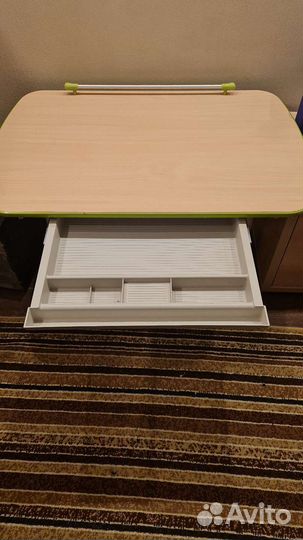 Детский письменный стол