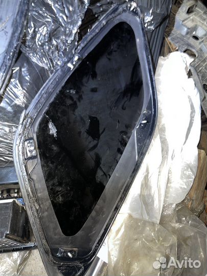 Стекло задней стойки kia sportage 2