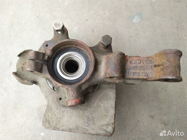 Ступица левый передняя, 8A0257A Audi 80 B4