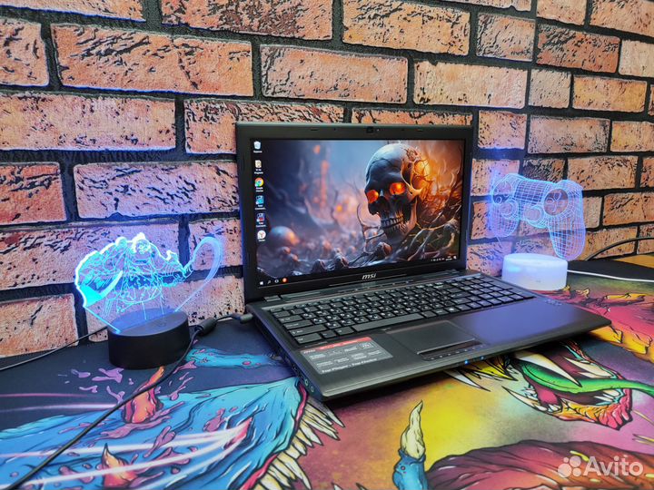 Игровой ноутбук MSI i7 GTX 16GB озу SSD