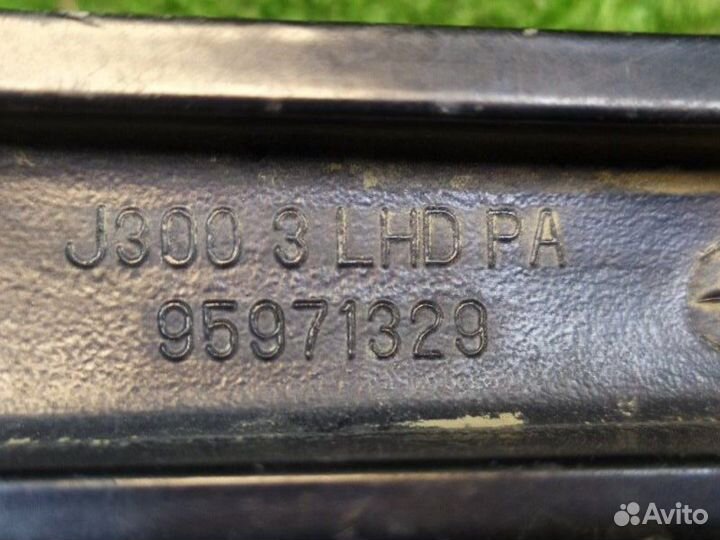 Поводок стеклоочистителя передний правый Chevrolet